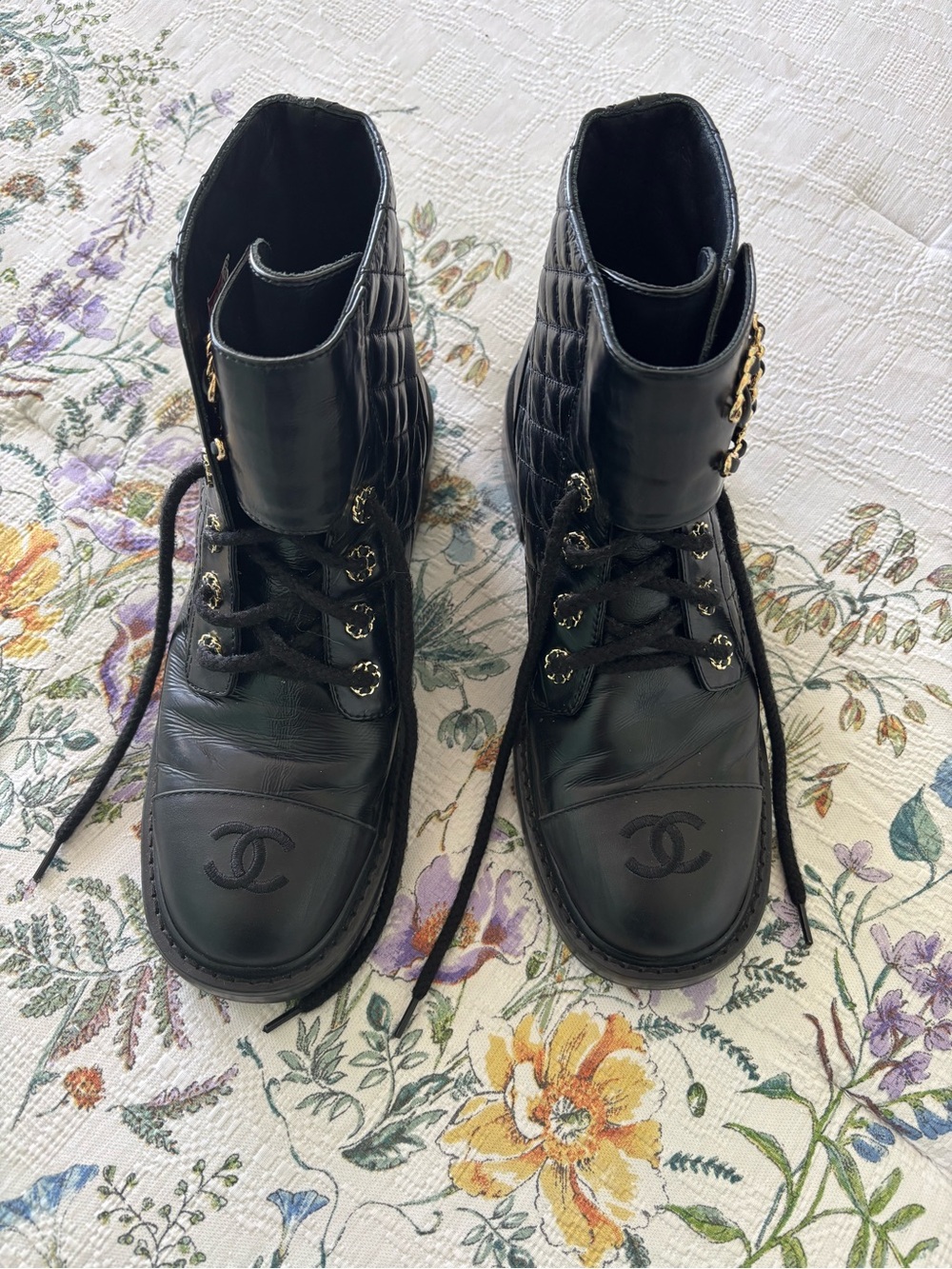 CHANEL 21A Black Quilted Leather Lace-Up Boots with Gold Chain CC - Picture 3 of 10